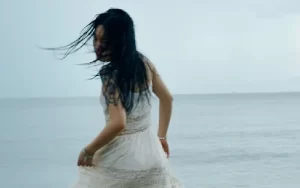 Gold Coast Glam: How to Dress for Sun, Sand and Style